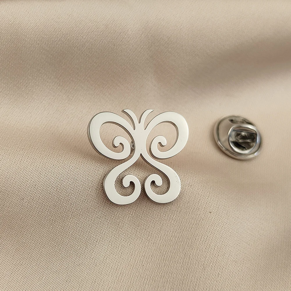 Broche de mariposa de acero inoxidable para hombre, joyería minimalista de lujo, diseño en espiral, accesorios de pecho de moda, regalo novedoso