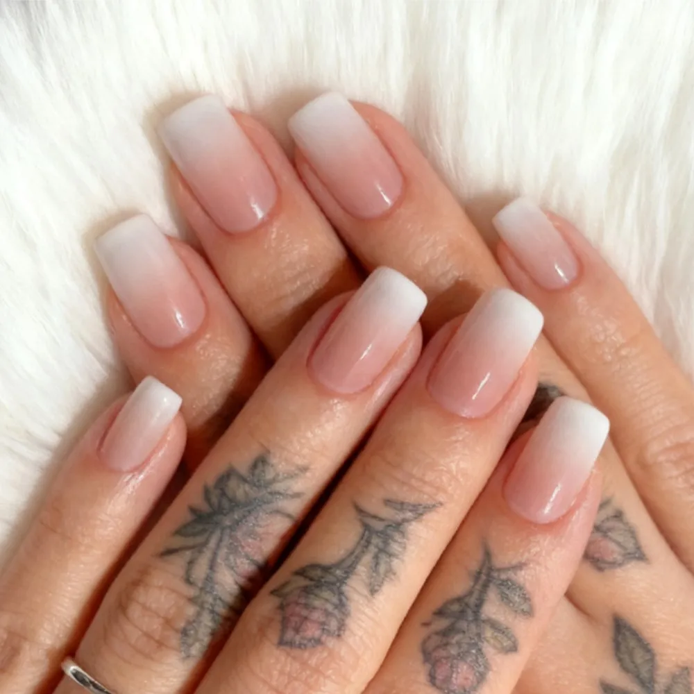 

Shiny Natural Acrylic Press On Fake Nail With Glue Gradient French Tip Short Square False Nail For Woman DIY Fingertips Manicure