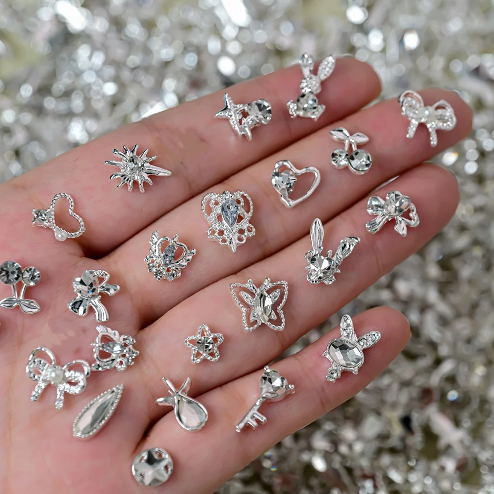30 قطعة من الأحجار الكريستالية اللامعة لتزيين الأظافر، زينة فضية شفافة مختلطة لعيد الحب، مجوهرات أظافر ثلاثية الأبعاد من السبائك