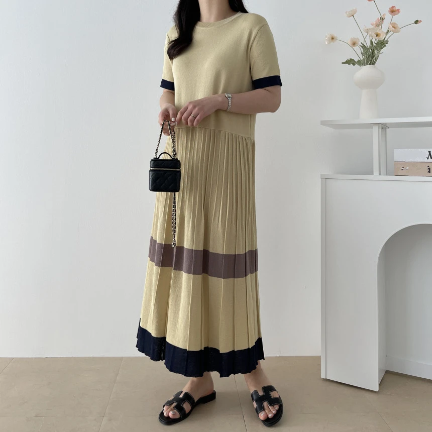 REALEFT Summer 2024 New Casual Loose Pleated Women\'s Knitting Dresses Female Straight O-Neck Short Sleeve Womens Long Dress