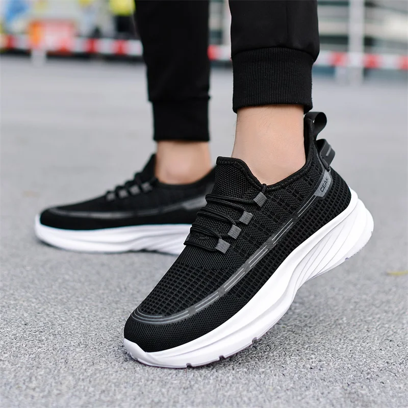 

Новые противоскользящие кроссовки для мужчин. Ультралегкие весенне-летние кроссовки большого размера с дышащей шнуровкой и плоским каблуком.