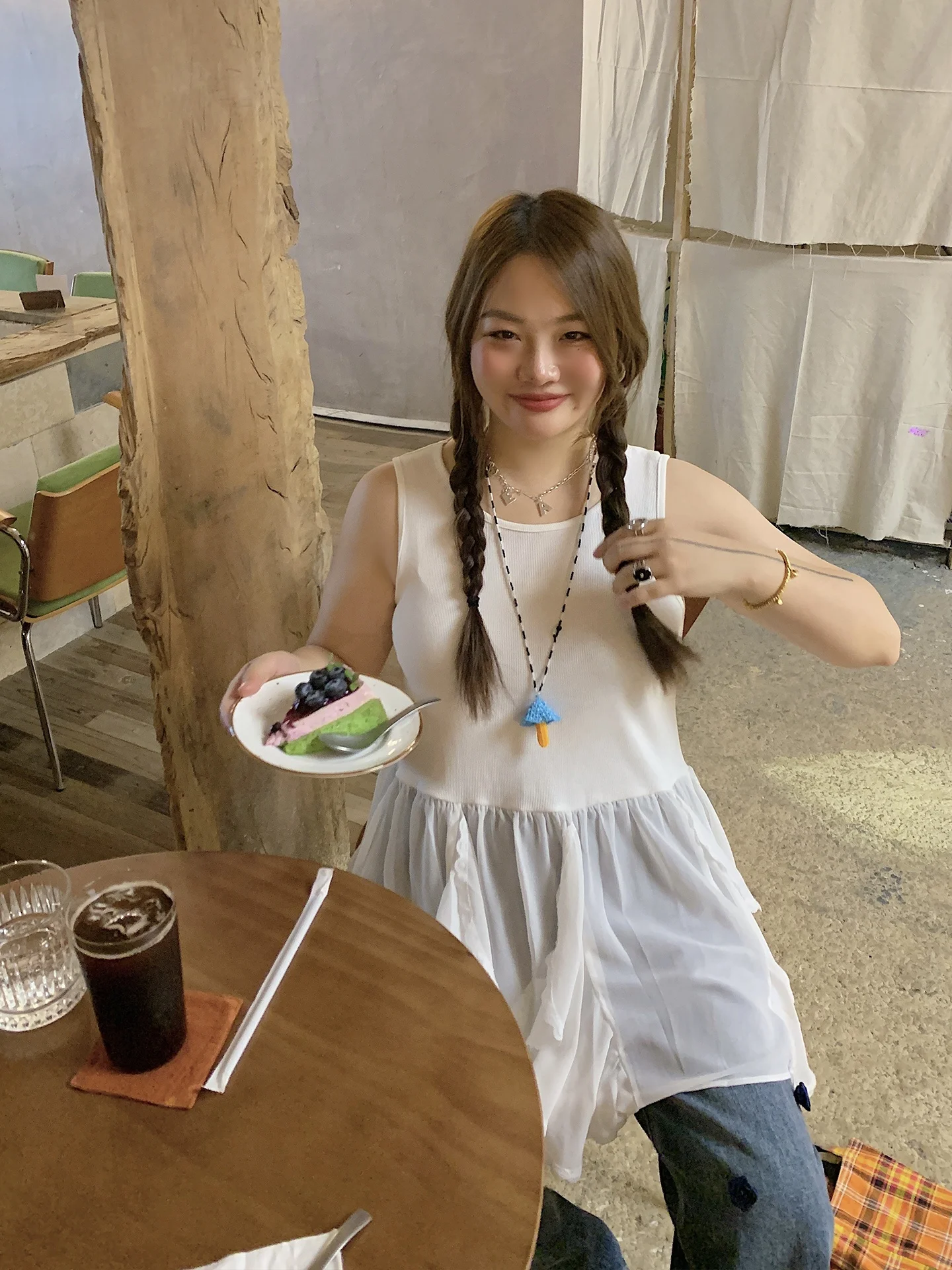 

Женский топ Gold Da Zhi с асимметричной кружевной отделкой, новинка 2025 года, большие размеры, нижнее белье, белая базовая майка на бретельках, повседневный крой, круглый вырез