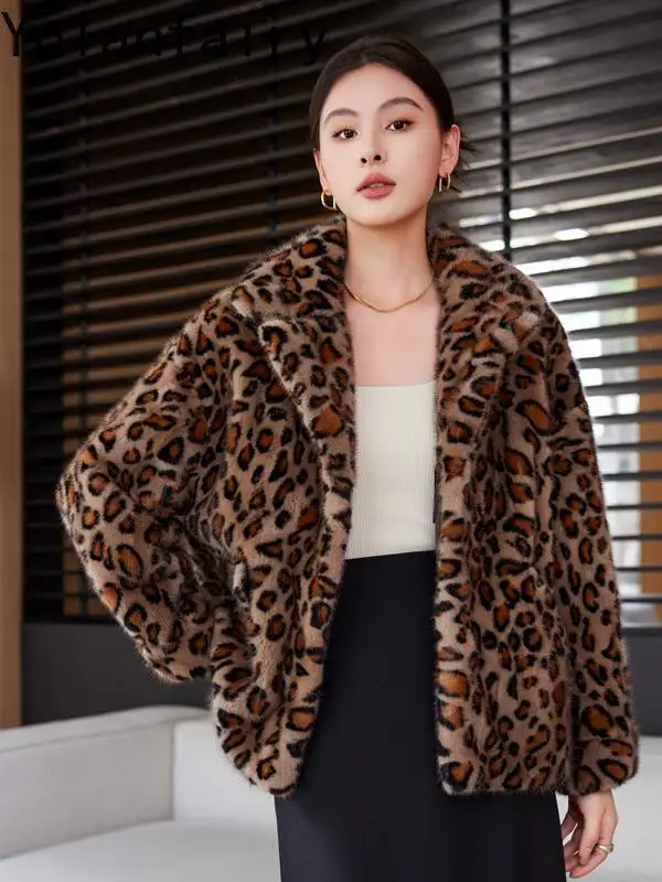 YOLANFAIRY معاطف الفرو الحقيقي للمرأة سترة فرو المنك 25 دعوى طوق موضة ليوبارد معطف فرو منك المرأة ملابس خارجية قصيرة Manteau