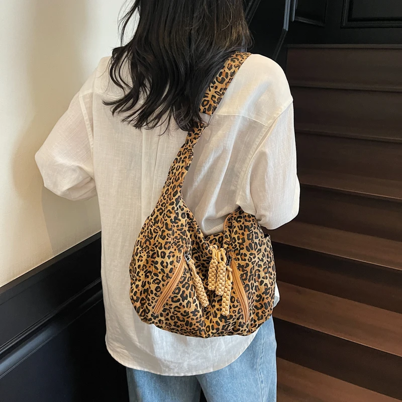 

Canvas Crescent Crossbody Bag for Women Girls Stylish Satchel Purse Clutch Hobo Purse with Adjustable Strap for Daily Use