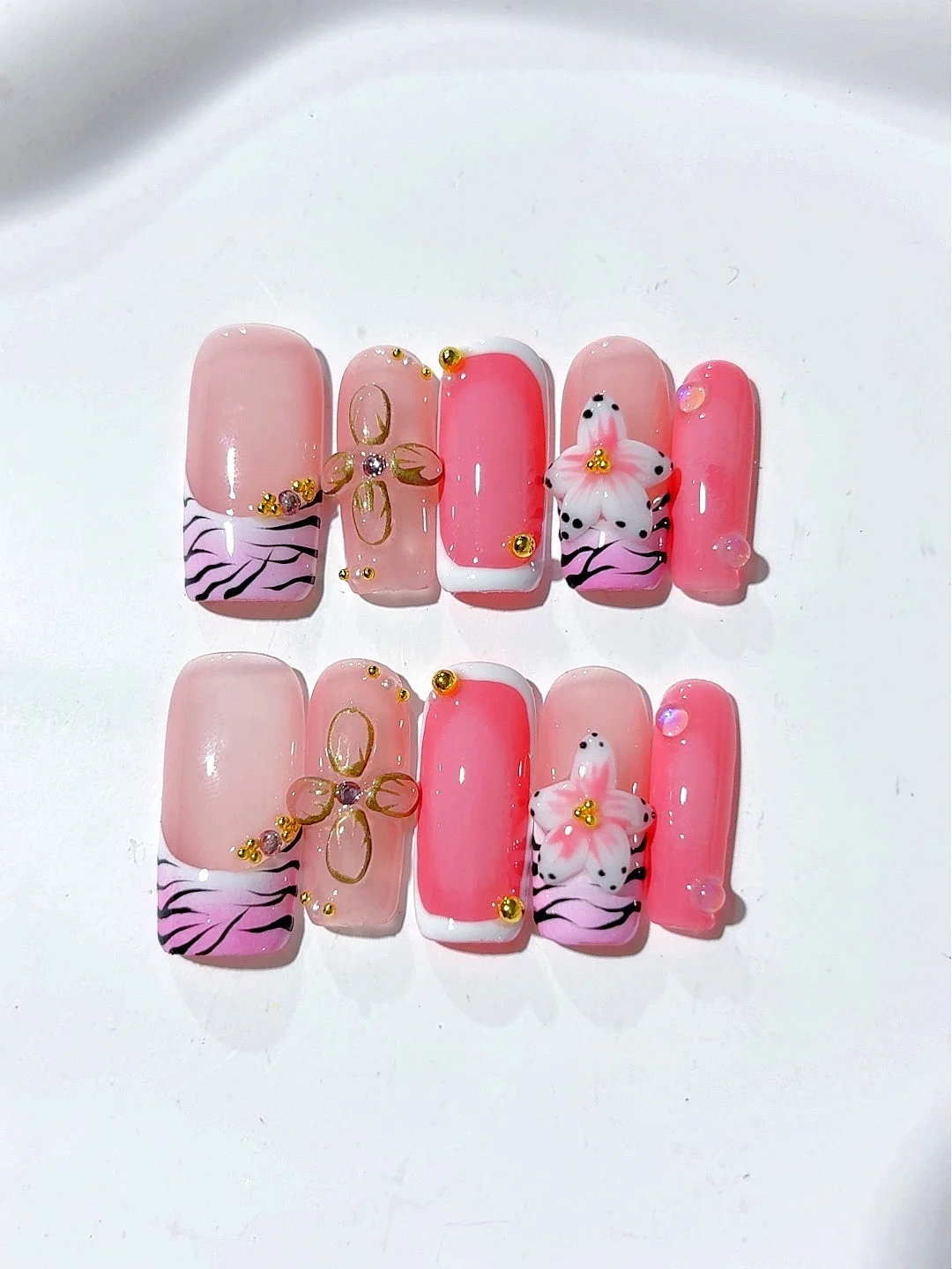 

French-Style Three-Dimensional Floral Nail Art, Medium-Long Fashion Manicure (D337)