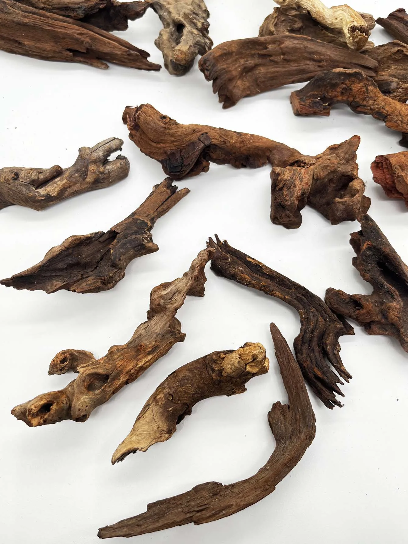 3PCS Natural-Look Driftwood Set for Aquariums – Vibrant Fish Tank Landscaping, Durable & Fish-Safe Decor