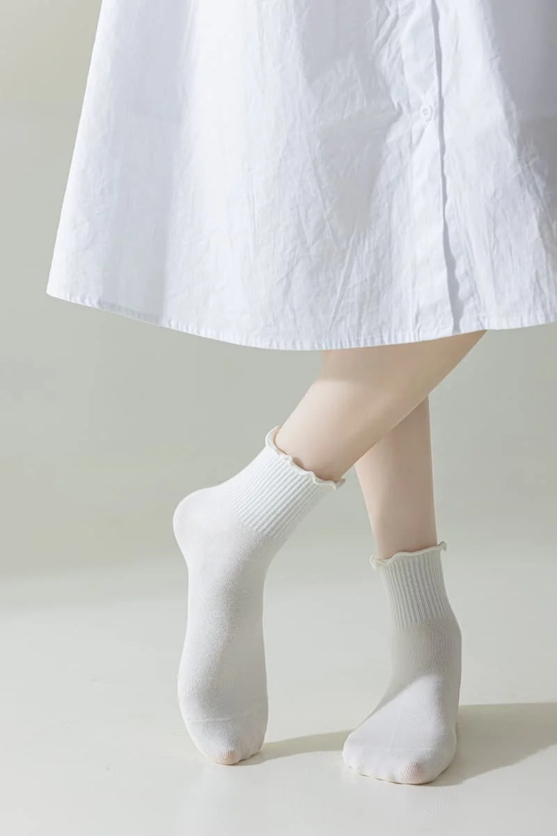Classic Ruffle Trim Cotton Crew Socks for Women 7A Antibacterial Soft Breathable Casual Socks Black/White Solid Color Mid-Calf