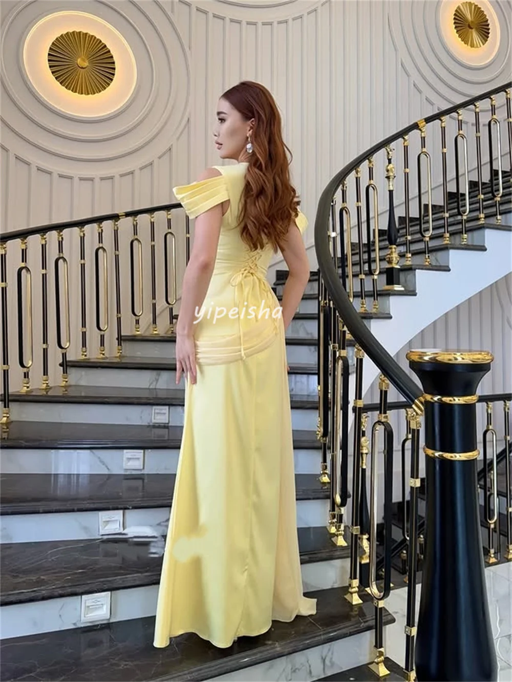 Abiti lunghi personalizzati in stile moderno, moda Charmeuse, strass, pieghe, scollo rotondo, abiti lunghi su misura, classici