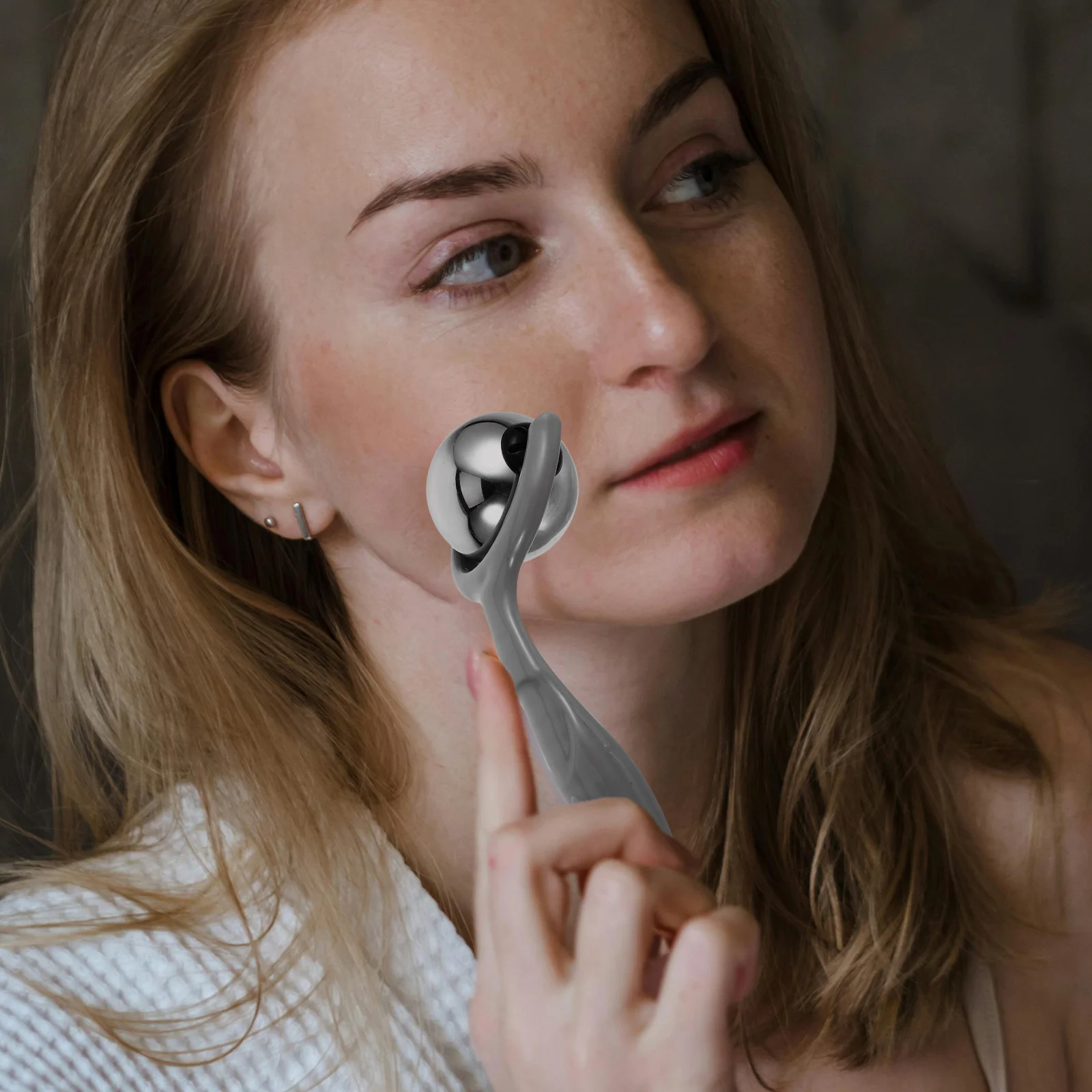 ลูกกลิ้งโลหะสำหรับนวดหน้า กัวซา ทนทาน นวดหน้าได้อย่างนุ่มนวล ขอบเรียบ จับถนัดมือ นวดหน้า