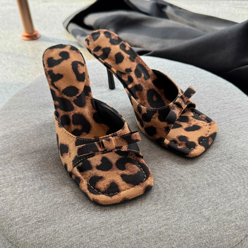Elegant Square Toe …