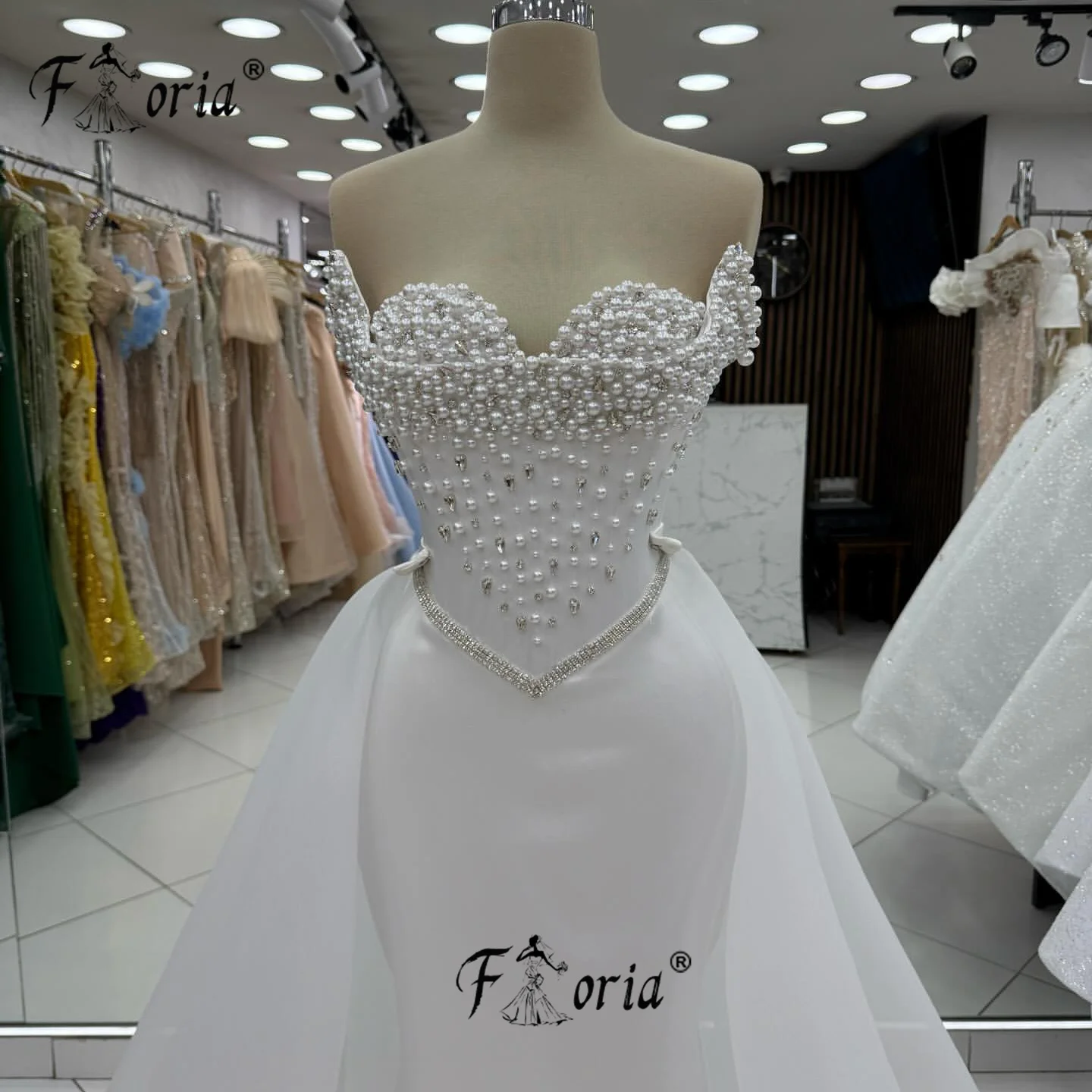 

Luxury White Crystal Pearls Mermaid Wedding Dresses with Overskirt Dubai Woman Long Bridal Dress 2026 Customized Robe De Mariee