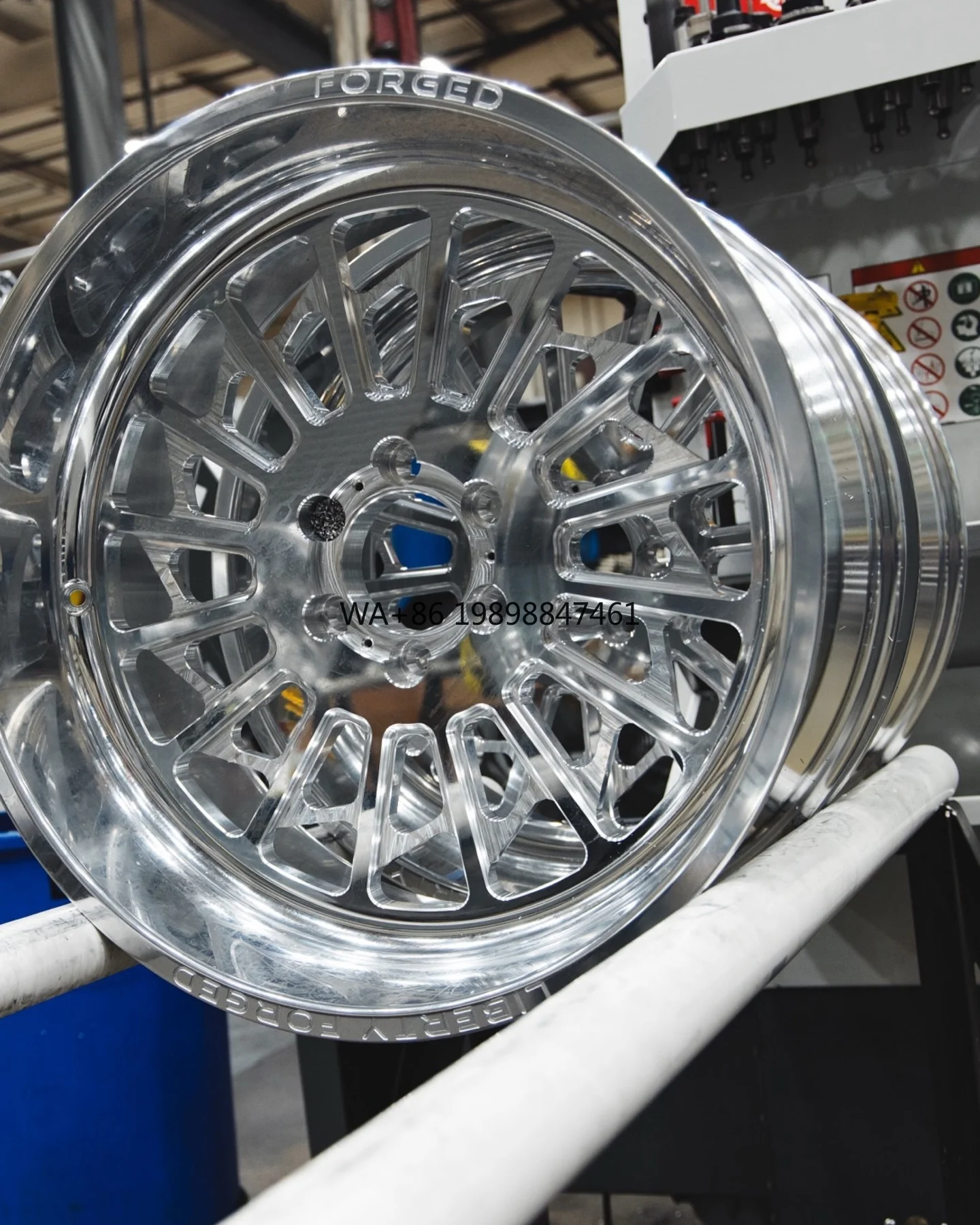 

Custom Polished Truck Wheels Forged Aluminium Alloy 20 22 24 26 28 Series Polish Chrome Finish for Dually Trucks 8 10 New