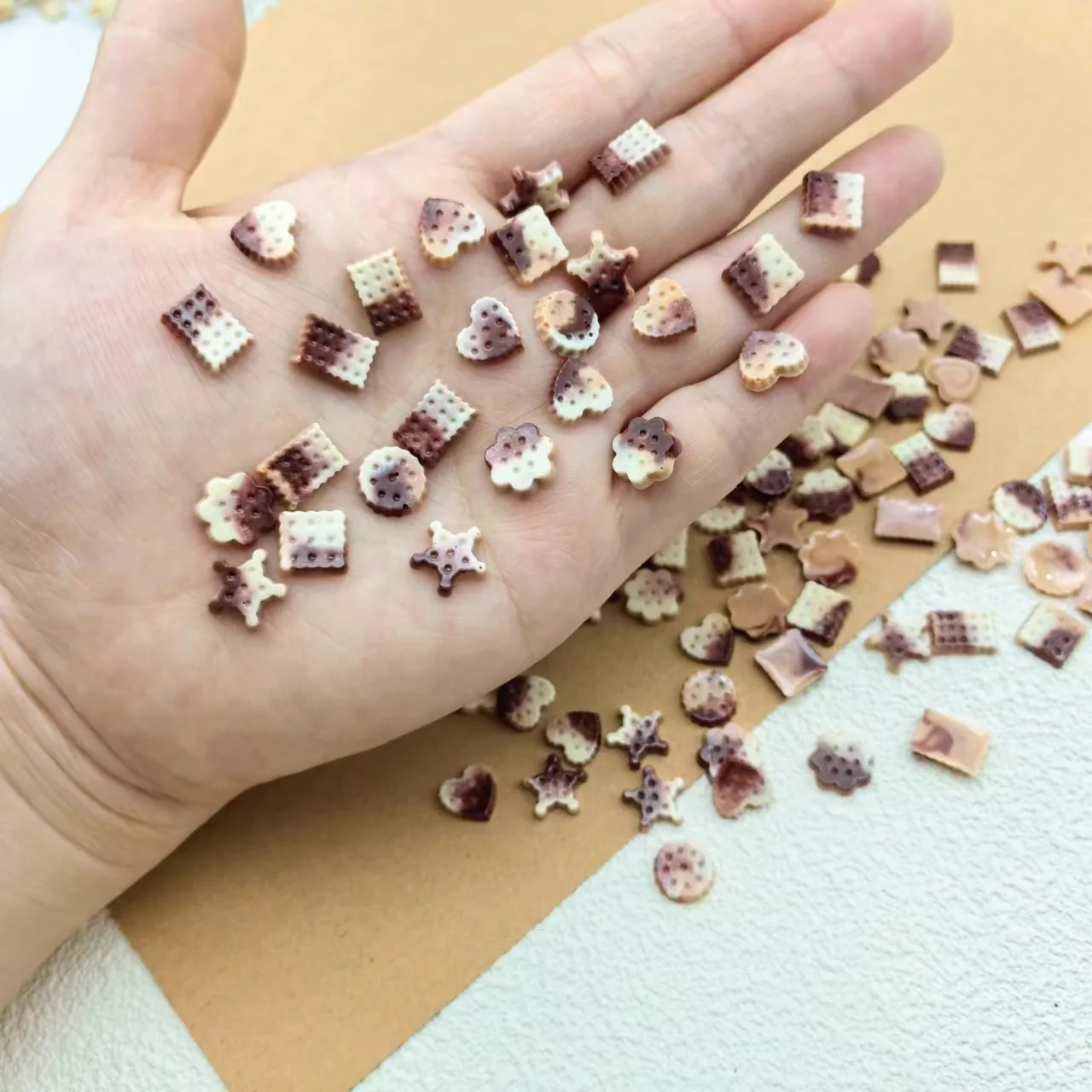 

30pcs Mini Cookie-Shaped Chocolate Cookies Random Styles Dollhouse Food Model Handmade DIY Resin Craft Kit Decoration