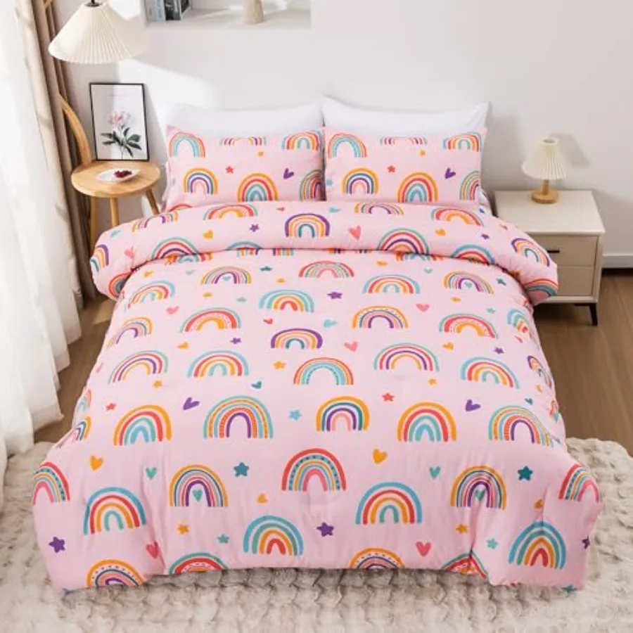 

Легкий и мягкий комплект постельного белья из 3 предметов: одеяло и 2 наволочки с мультяшными сердечками, цветами, солнцем, луной и звездами