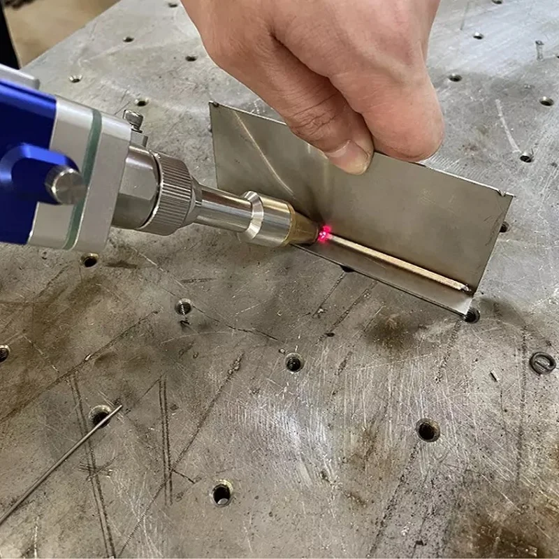 

Волоконный лазерный сварочный аппарат 1500 Вт, новый непрерывный с водяным охлаждением