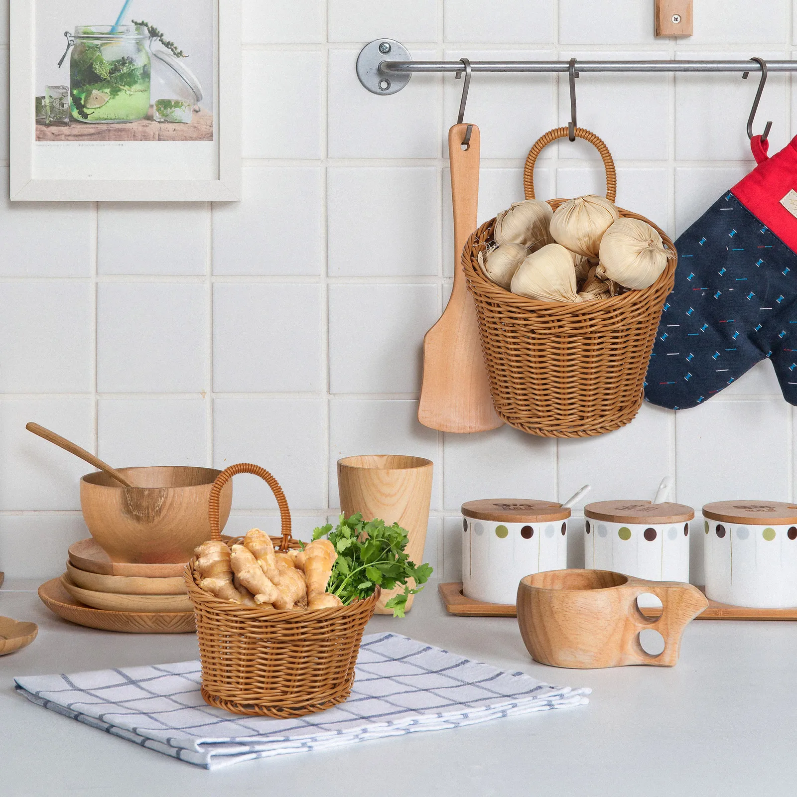 

2 Pcs Hanging Fruit Basket Ginger Storage Baskets Large Medium Kitchen Wall Hanging Woven Storage Basket Woven Plastic Bins