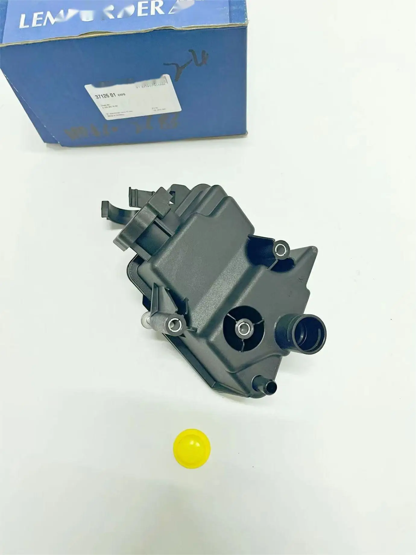 A0004602683 is suitable for Mercedes-Benz X164 W251 W463 booster pump oil pot, a brand new supporting brand.