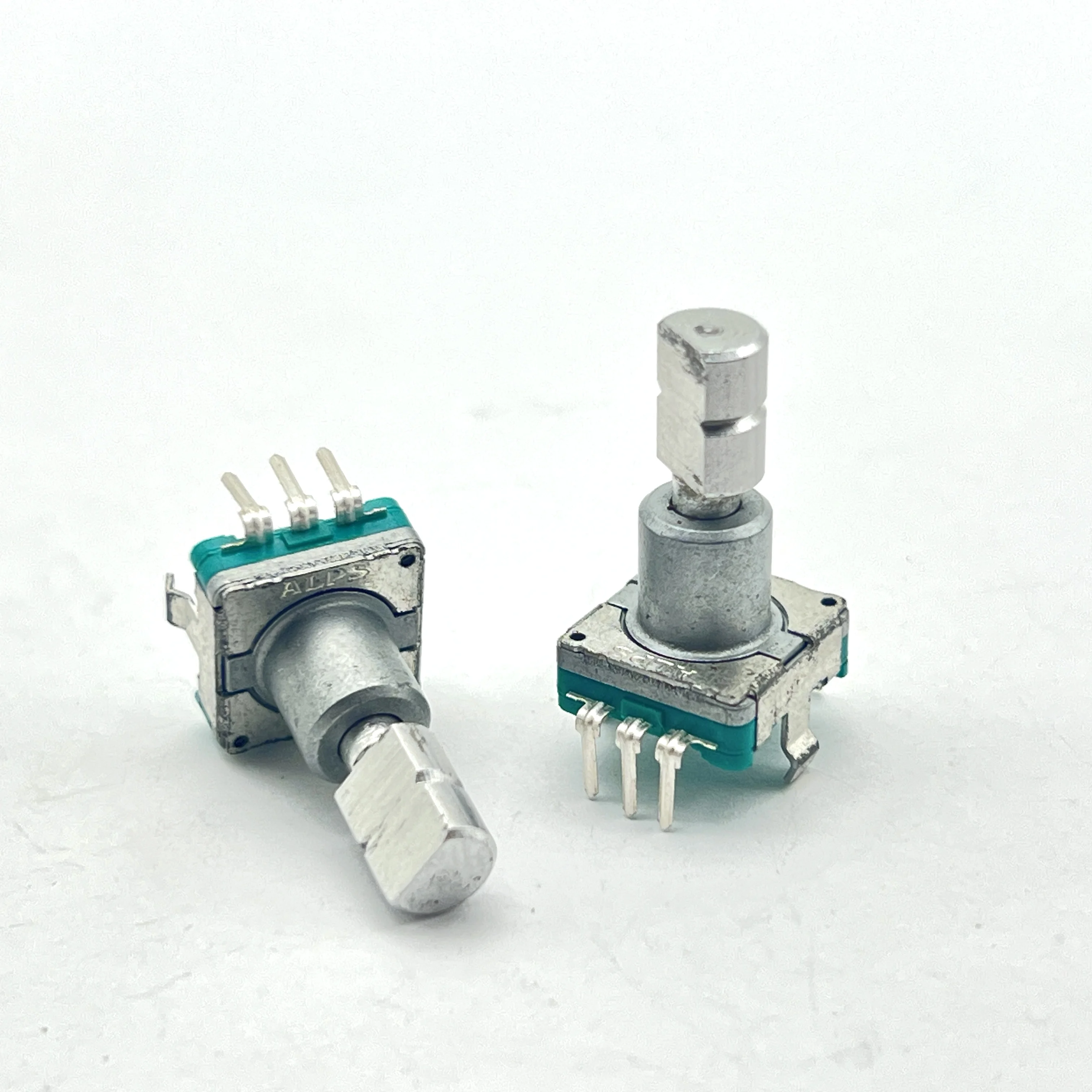Original imported 2008-2012 Subaru Forester 6-disc CD head unit EC11 encoder 30 position 17 1pcs