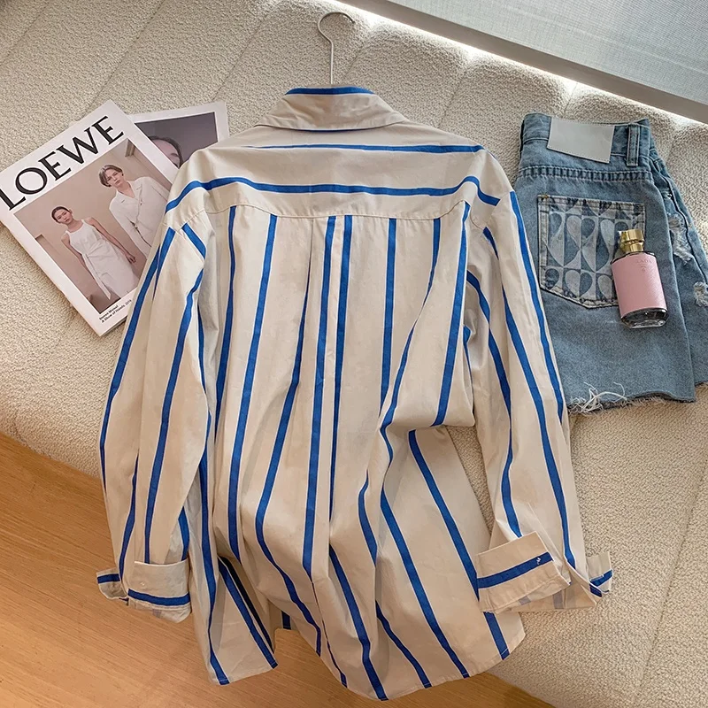 قميص بولو نسائي فضفاض بتصميم كرتوني مطرز ومخطط، مناسب للخريف والشتاء، ذو إحساس عصري ومتعدد الاستخدامات