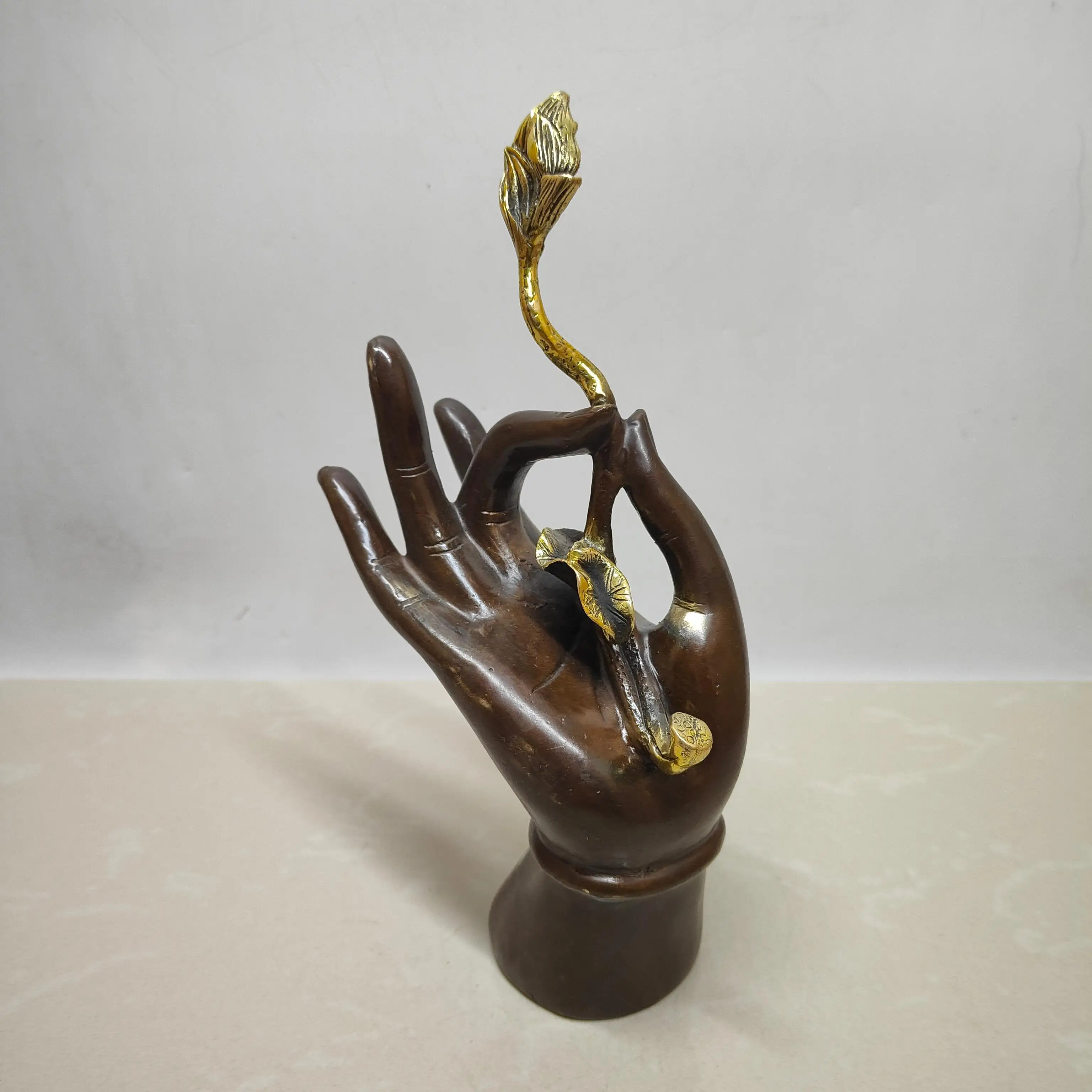 

A Buddha hand figurineFree shipping