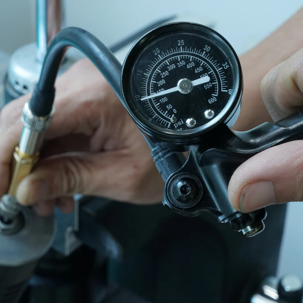 (EU-Lager) Für Harley Street Glide Road Glide Road King /Special Electra Glide Luftstoßdämpferpumpe 300psi Stickstoff-Stoßdämpfer-Nadelkit – Detail 12