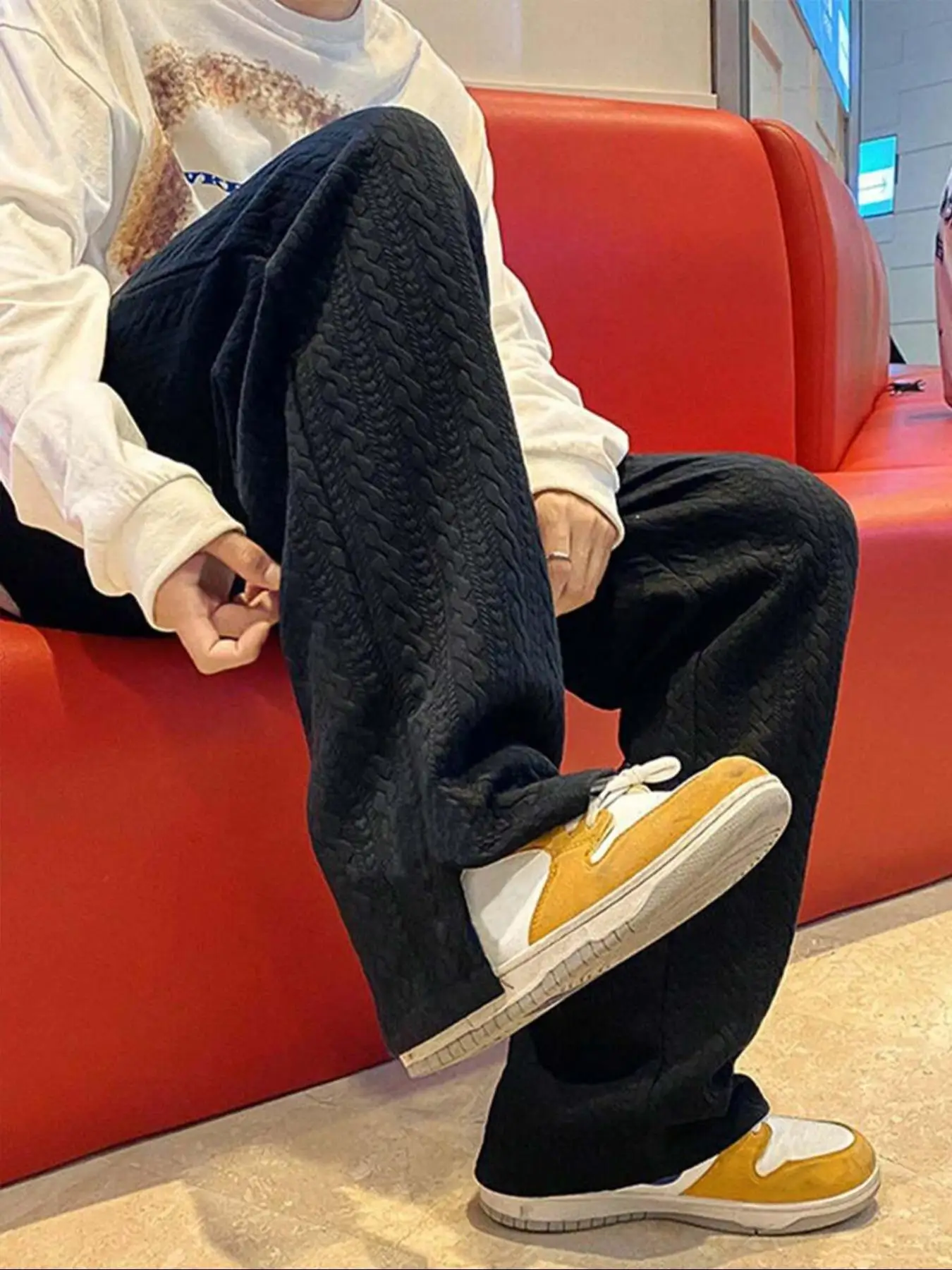 Herren Casual Minimalistische Jogginghose mit Buchstabendruck, Geteilter Saum, Strukturierter Jacquard-Stoff, Kordelzug am Bund, Komfortabler Schnitt – Detail 14