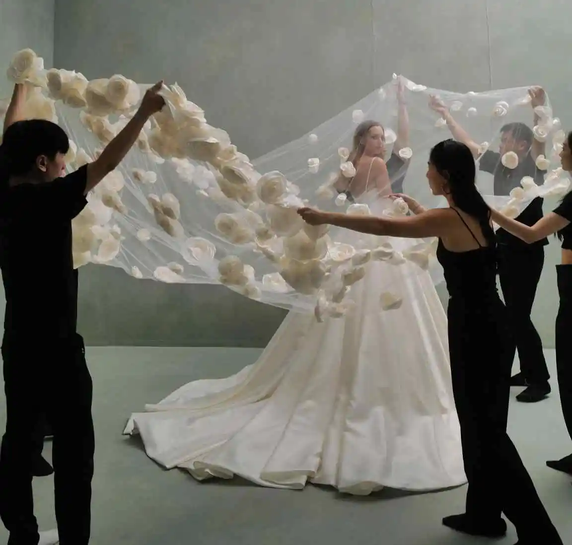 Chapel Veil Elegant Wedding Veils One Layer Tulle 3D-Flowers Appliques Lace Tulle White Ivory Bridal Veil Customized Veils V3031