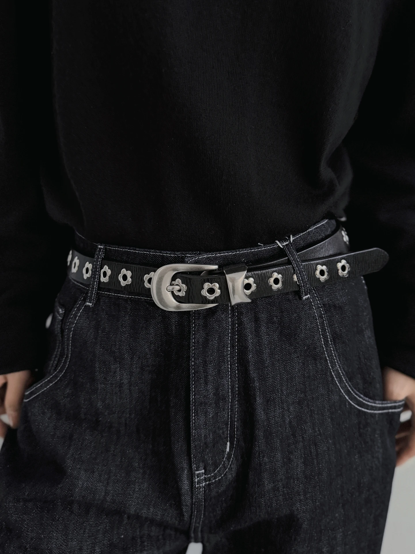 ユニセックス中空デザインレザーベルトバックル合金ヴィンテージスタイルカジュアル多用途パンクカウボーイストリートアーティスティック韓国ヨーロッパベルト