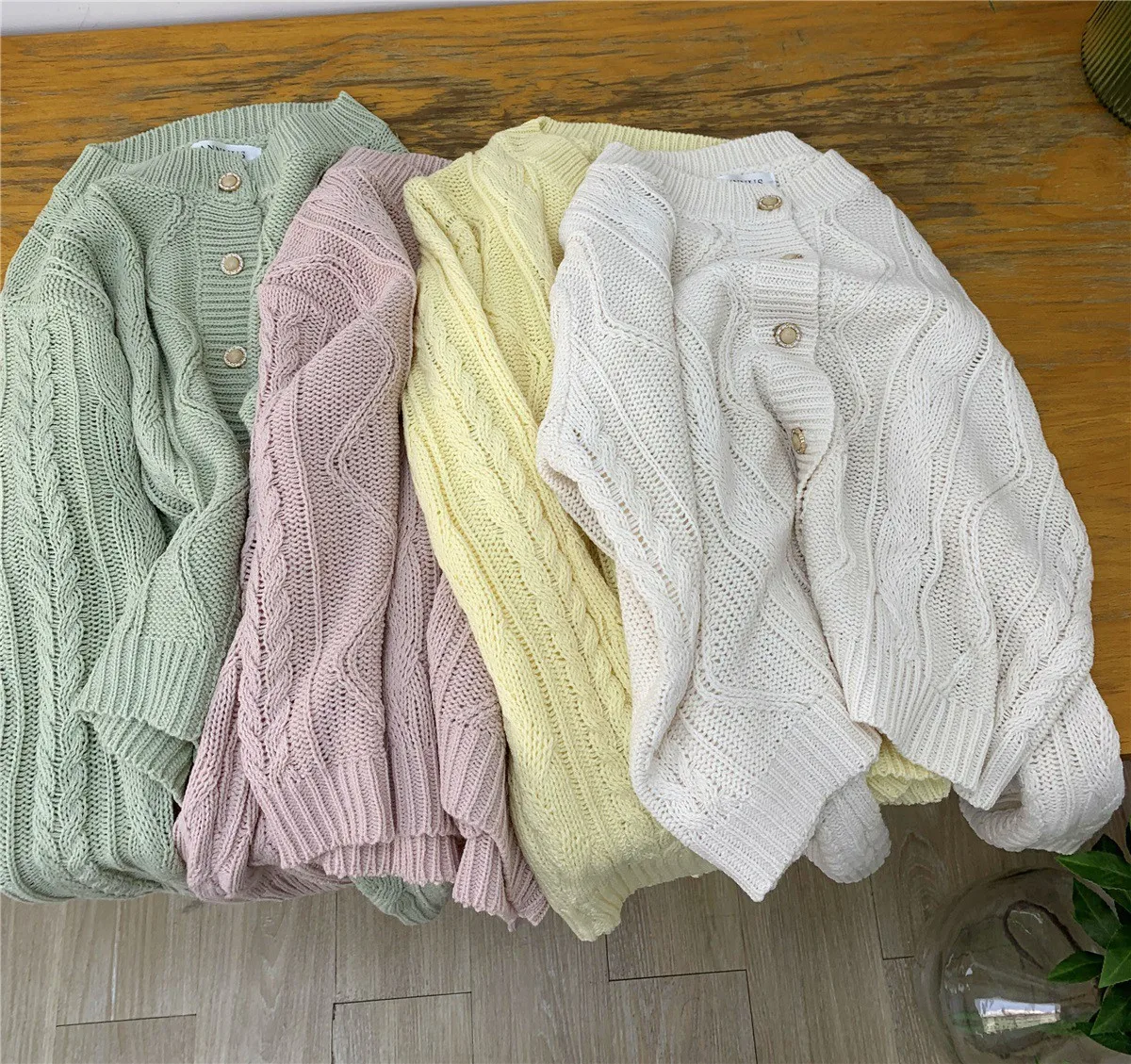 

Свободный вязаный кардиган на весну, однотонный, с длинными рукавами, с узором «косы», повседневный, универсальный, легкий, тонкий.