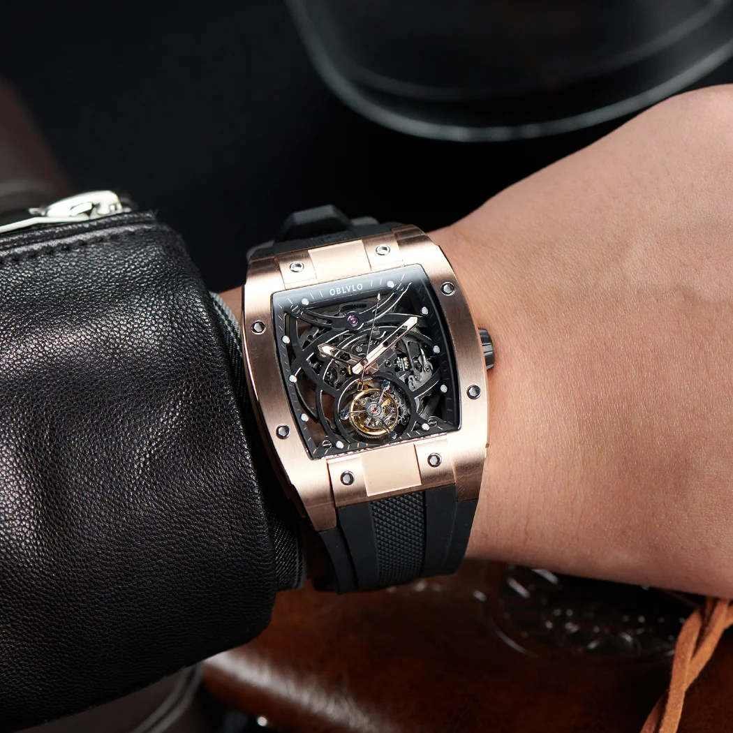 مستطيل الأصلي العلامة التجارية الأعلى توربيون ساعة أوتوماتيكية الرياضة الهيكل العظمي النبيذ برميل ألياف الكربون حالة مطاط مقاوم للماء حزام EM-RT