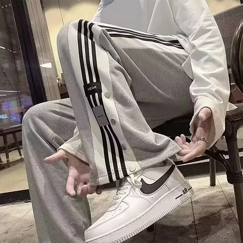 سراويل كاجوال بأزرار سفلية للرجال في الصيف، خطوط عصرية على الطراز الكوري، سراويل ذات أرجل مستقيمة منقوشة بالألوان في الشارع، هونج كونج