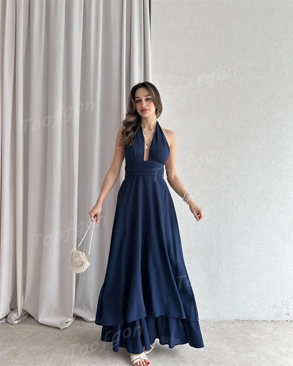 فساتين سهرة من Toofgon Halter باللون الأزرق الداكن على شكل حرف A مخصصة من الشيفون بدون ظهر لحفلات أعياد الميلاد وحفلات التخرج للنساء فستان رسمي طويل للحفلات