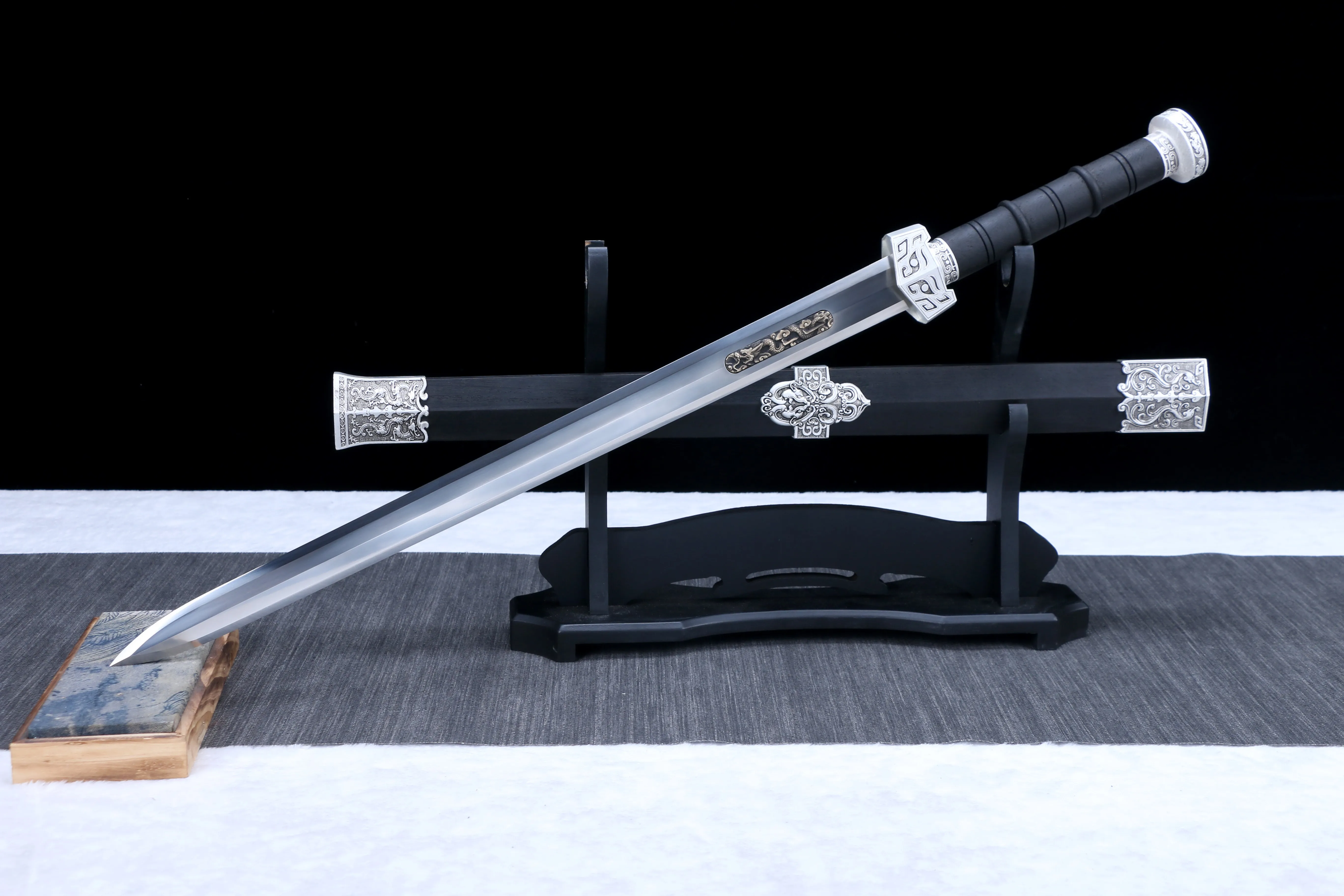 79cm Medieval Chinese dragon warrior sword, ebony sheath,carbon steel sharp,battle preparation katana full-handle weapons,Royal