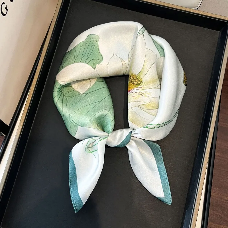 

Green Chinese Style 100% Mulberry Silk Scarf Elegant Square Neck Scarf Women Fashion Accessory 53*53cm An ideal gift