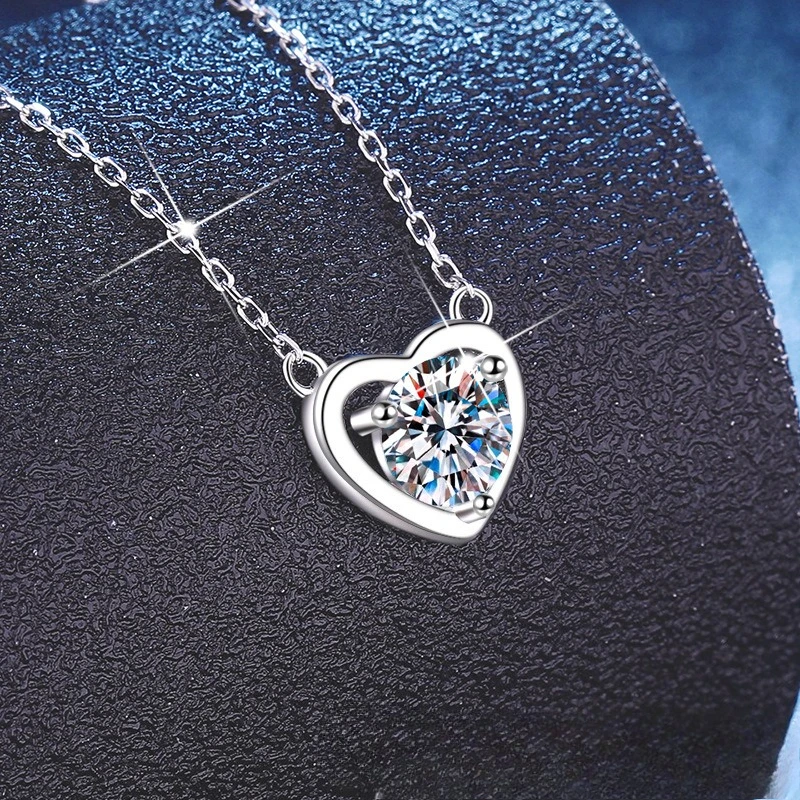 

New moissanite necklace S925 silver heart-shaped single diamond pendant, simple heart-shaped collarbone chain, wedding jewelry