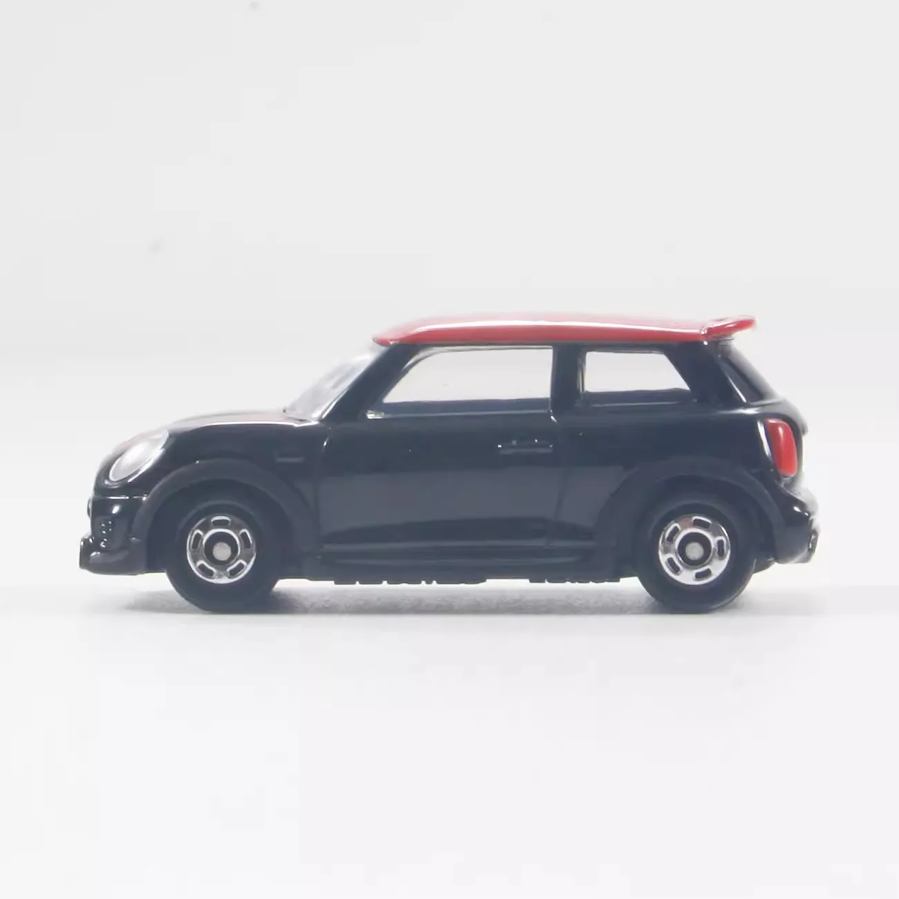 TAKARA TOMY 1:57 AO-05 MINI JOHN COOPER WORKS  Collection die cast alloy car model decoration gift