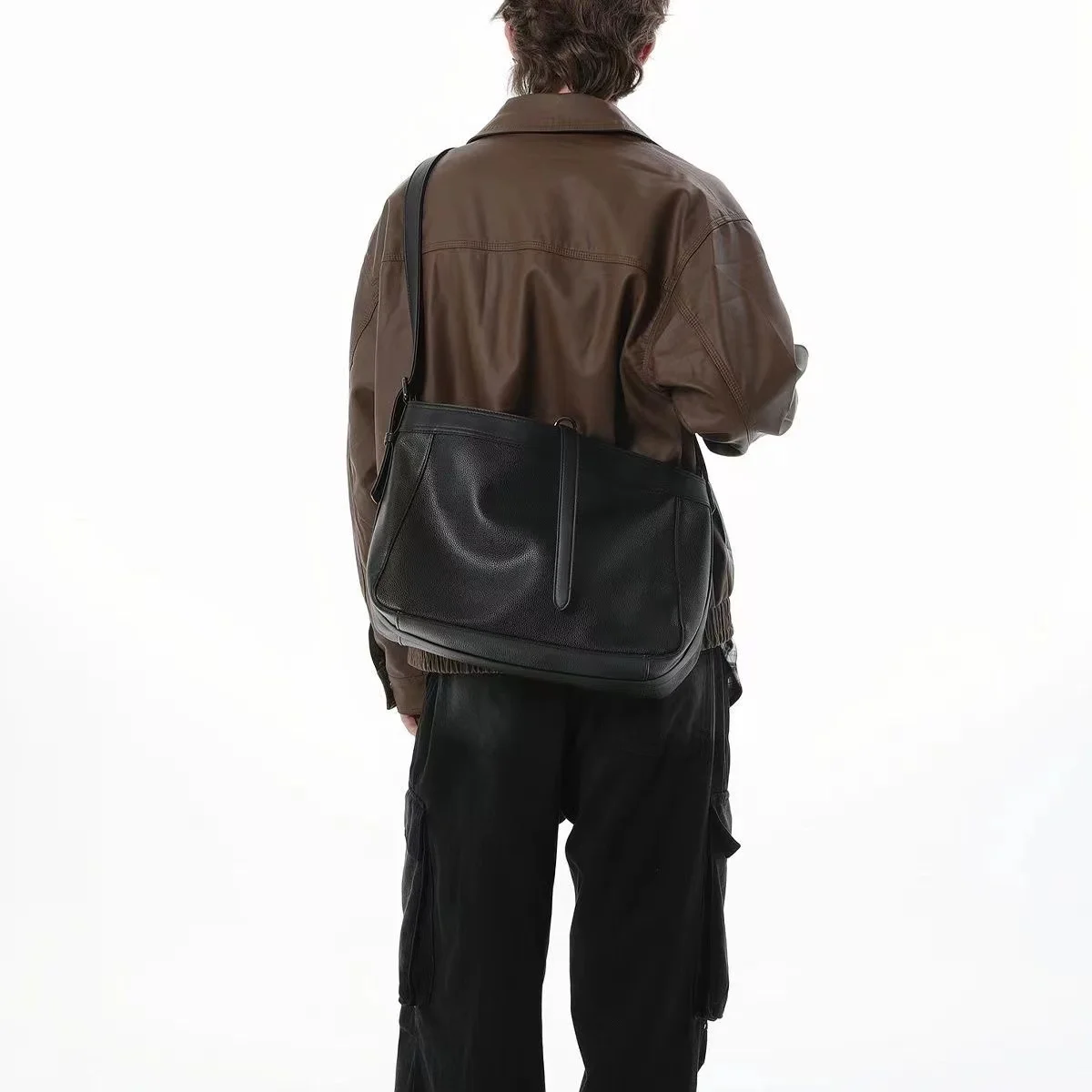 New Men's Soft Leather Crossbody Bag Commuter Shoulder Bag Waterproof Medium Commuter Style Backpack for Daily Use