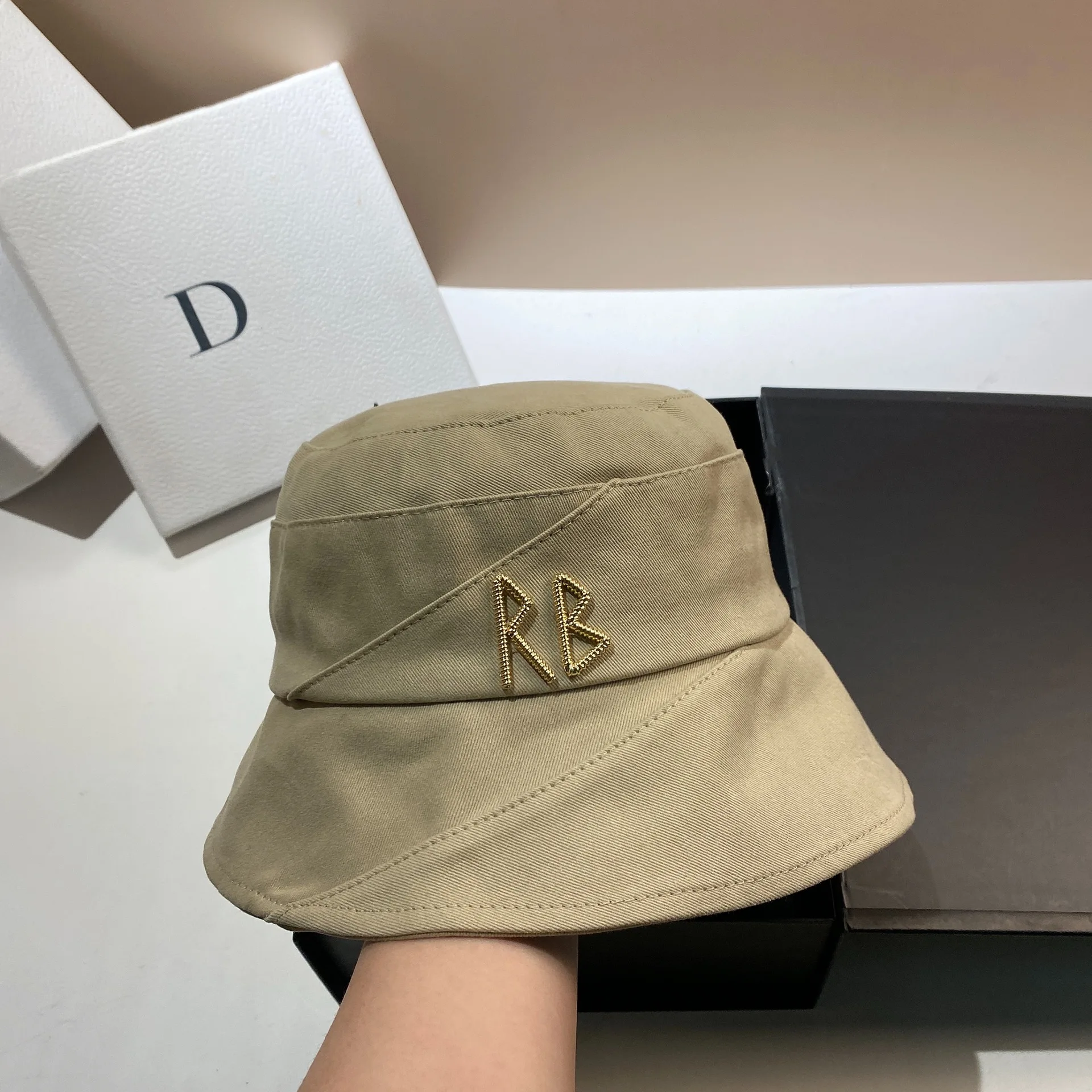 

Luxury Metal Logo Letter RB Bucket Hat Women Sunscreen Panama Flat Fisherman Hat Spring Autumn Casual Beach Sun Hats Basin Cap