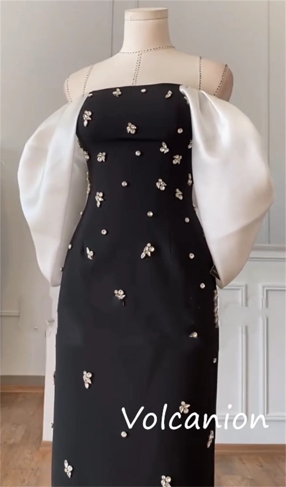 Abiti lunghi casual personalizzati in jersey elegante con paillettes pieghe dritte con spalle scoperte Occasioni su misura classiche