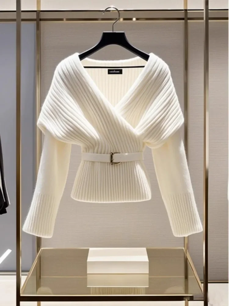 Xiaoxiangfeng V-Neck Knitted Sweater For Women 2024 Winter New Style, High End Design, Slimming Soft Sticky White Sweater