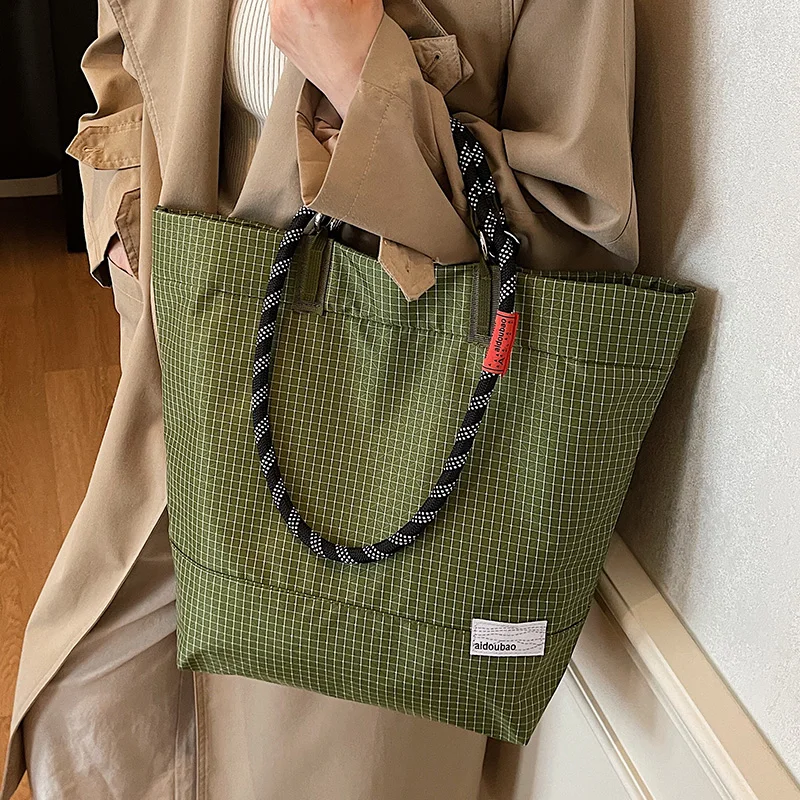 

Новая водонепроницаемая нейлоновая сумка-ведро 2025 года, очень большая вместительная сумка для поездок на работу, для активного отдыха, в японском стиле, повседневная, простая.