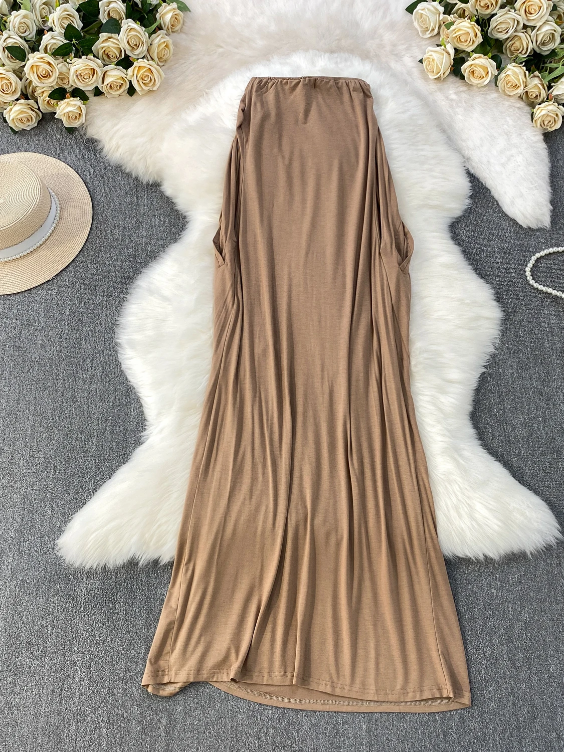 Brązowa dzianinowa spódnica damska jesienno-zimowa wyszczuplająca plisowana spódnica z wysokim stanem, metalowym zdobieniem, długa spódnica w kształcie litery A.