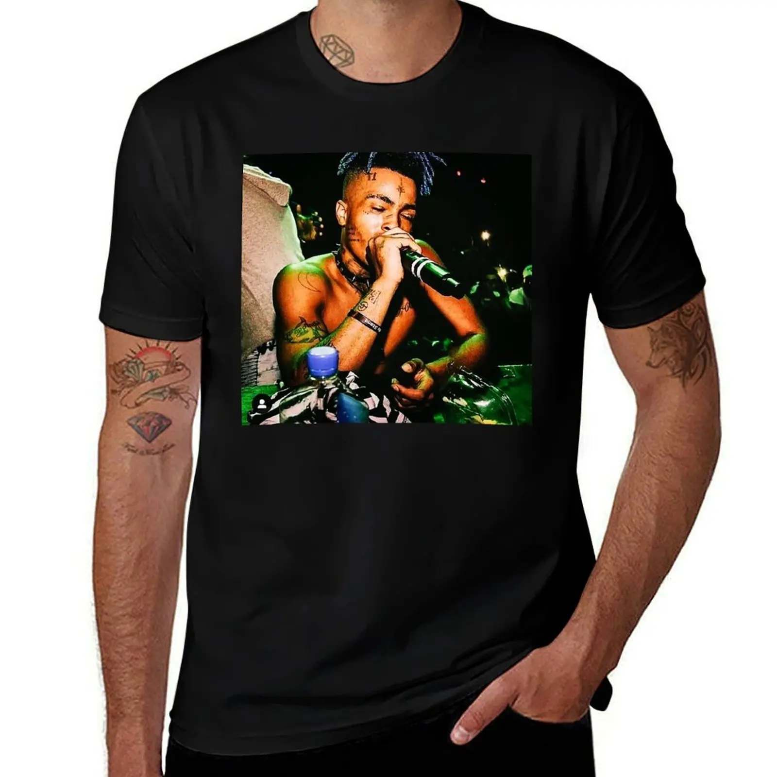 Est-ce que quelqu'un d'autre croit qu'il est en vie ? T-shirt classique à manches courtes avec motif graphique