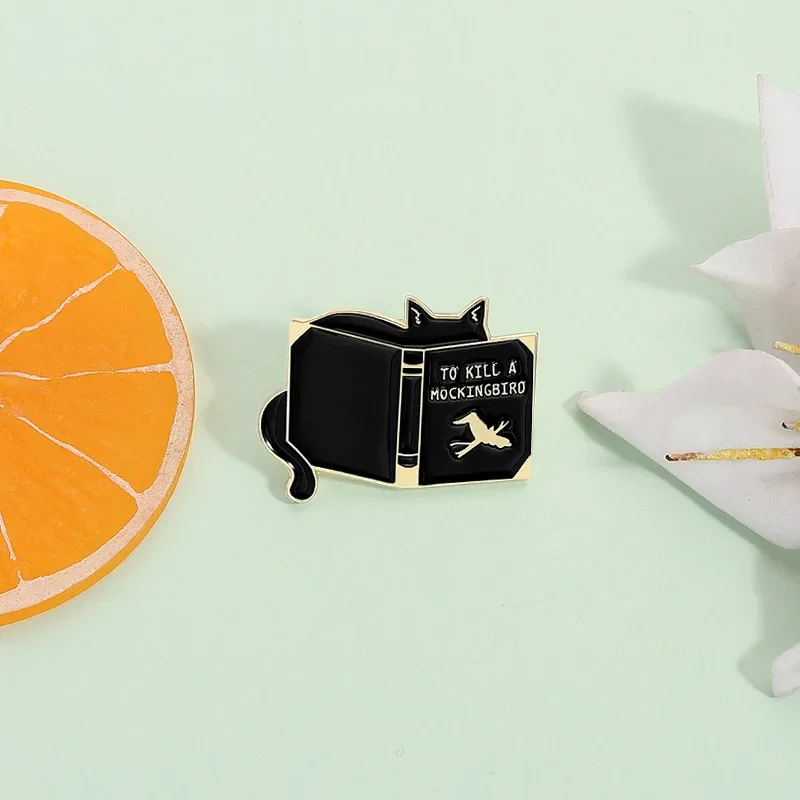 Enamel Pins Cartoon Reading Black Cat Book Fun Brooch Book Novel Badge Gift Badges Metal Brooches for Clothing Lapel Pin Pines