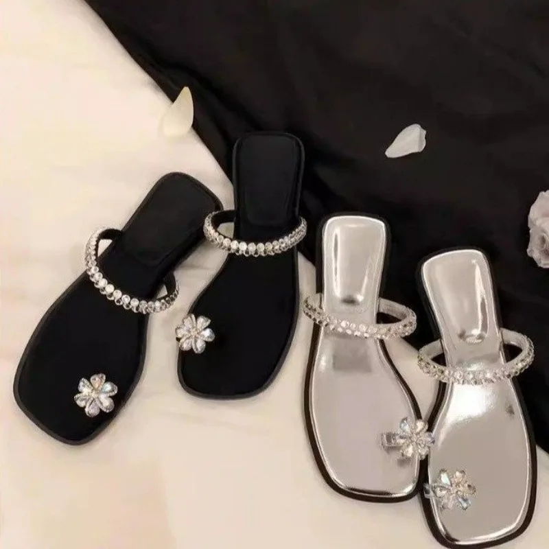 

Женские блестящие шлепанцы с кристаллами, квадратным носком, на резиновой подошве, летние пляжные сандалии для отпуска