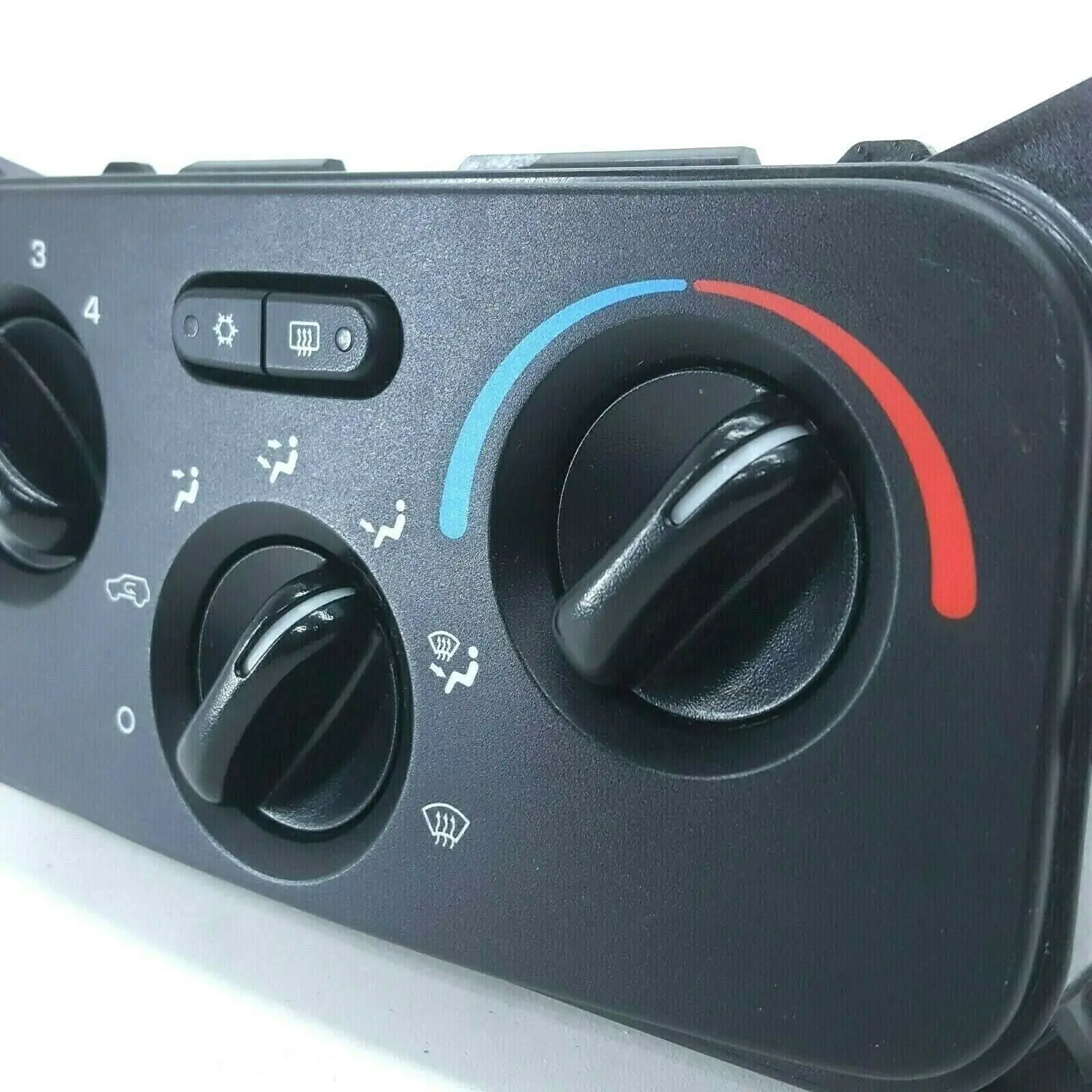 Brand New for 2005-2006     Liberty Heater AC Temperature Climate Control DC 12V     Engine P55037533AG
