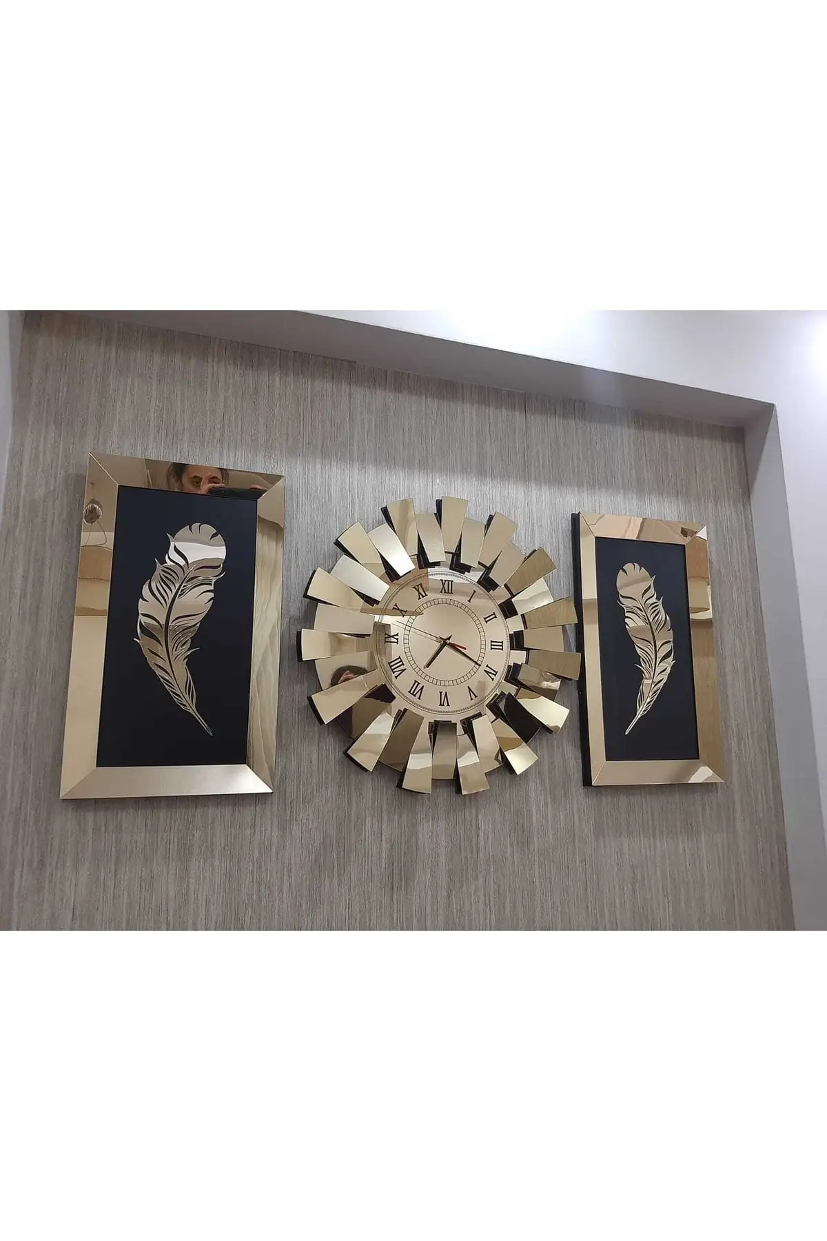 3-L Wall Clock 3D Piano Model Mirrored Plexi Roman Numeral Gold It has a 3D look when looking from the side