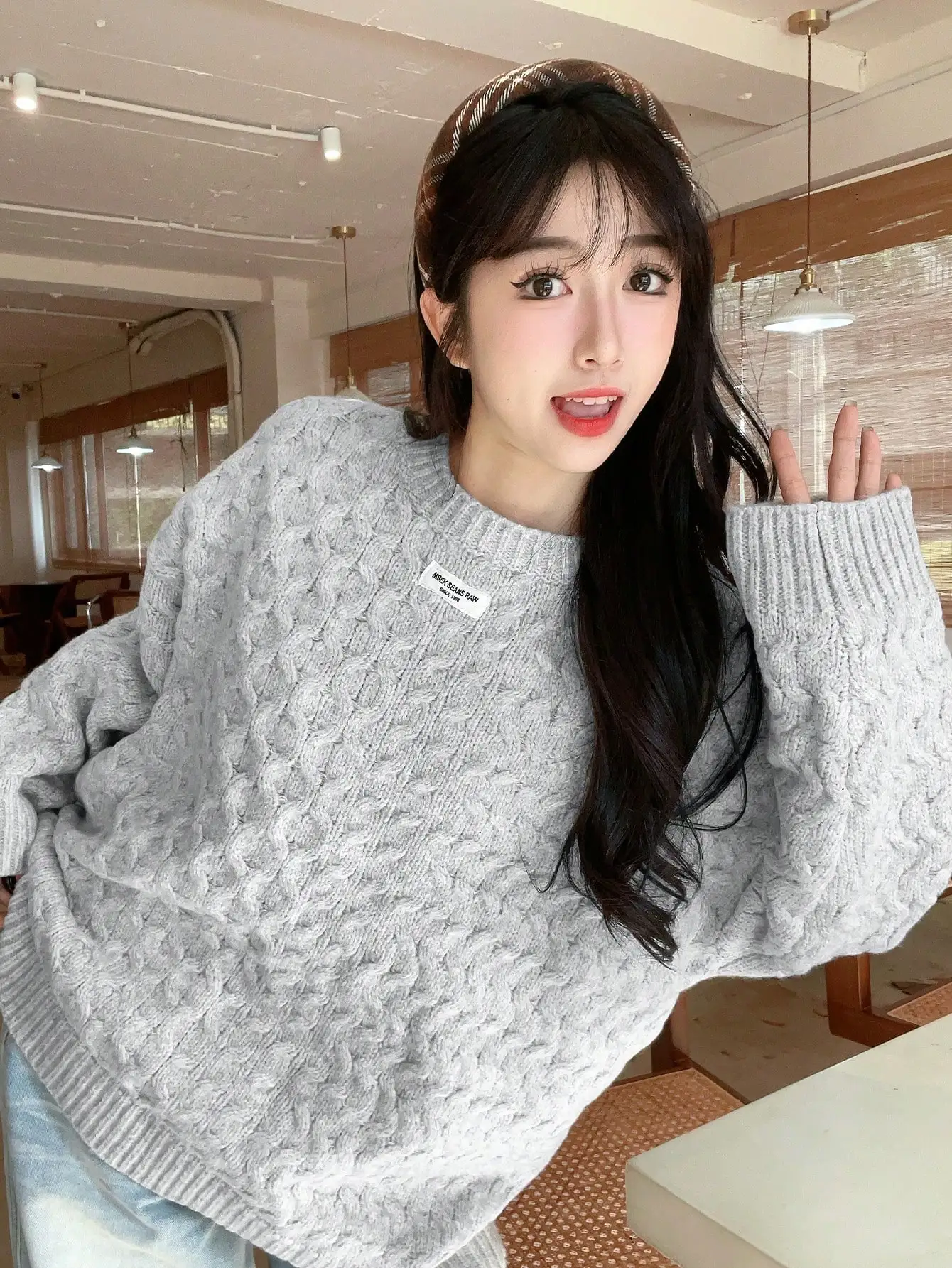 

Korean Style Lazy Style Twist Knitwear for Women 2024 New Spring and Autum High-End Cold Style Unique and Chic Top