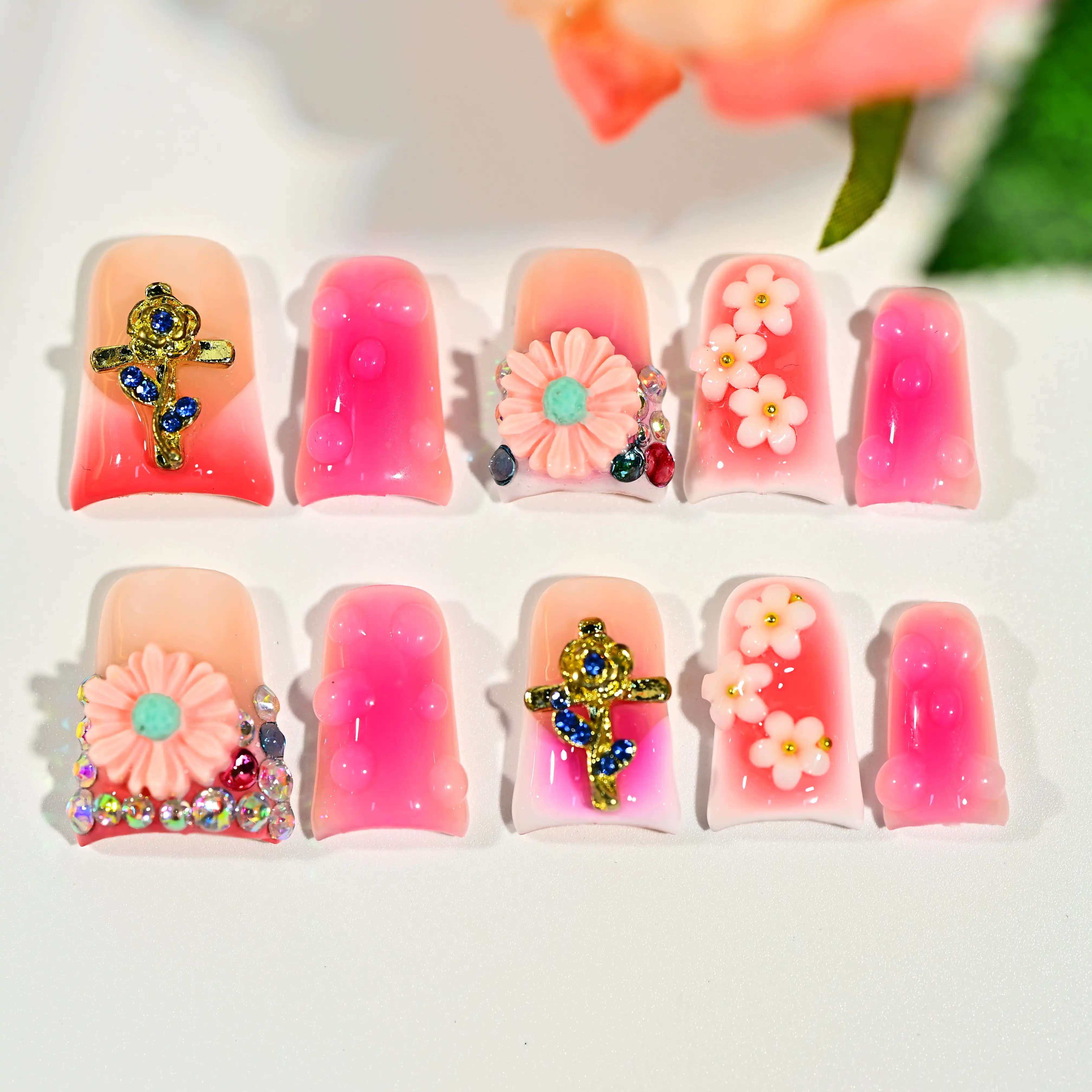 

10 Pcs Handmade Press On Nails, Pink Daisy Rhinestone Short Duckbill Sweet Nails