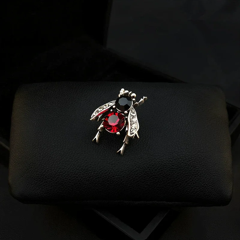 1Pc Vintage Bee Brooch for Men Women Punk Little Bee Insect Brooches Pins Jewelry Accessories Party Gifts 2026 Trend Cool Thing
